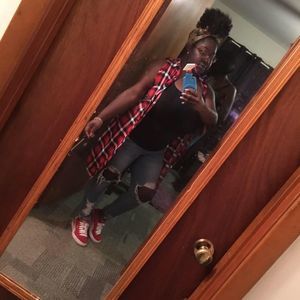 Meet your Posher, Latija